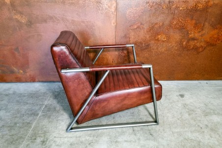 Fauteuil cuir olive et métal, déco vintage, style indus, design loft, art contemporain