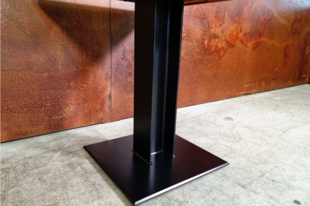table pieds central poutrelle H plateau en lame de pin table carré terrasse bar restaurant style industriel robuste solide