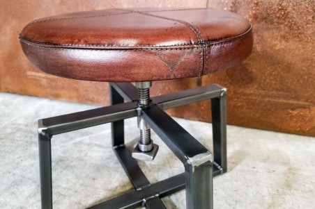 Tabouret en cuir tabac pour table à manger style industriel décoration vintage design steam punk