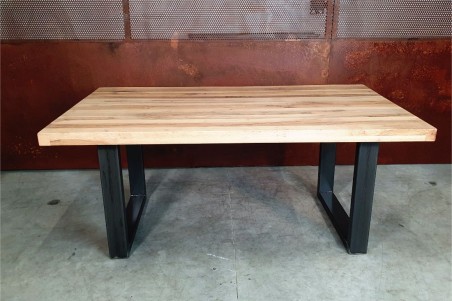 table de salle à manger, table d'intérieur style industriel, plateau bois massif chêne ou hêtre, ^pieds acier brut vernis