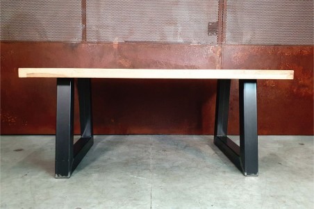 table de salle à manger, table d'intérieur style industriel, plateau bois massif chêne ou hêtre, ^pieds acier brut vernis