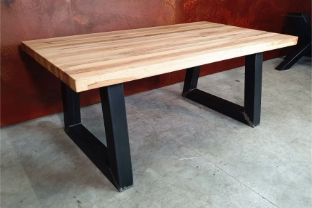 table de salle à manger, table d'intérieur style industriel, plateau bois massif chêne ou hêtre, ^pieds acier brut vernis