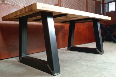 table de salle à manger, table d'intérieur style industriel, plateau bois massif chêne ou hêtre, ^pieds acier brut vernis