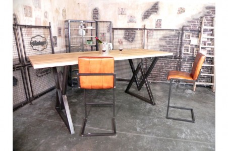 table de salle à manger, table d'intérieur style industriel, plateau bois massif chêne ou hêtre, ^pieds acier brut vernis