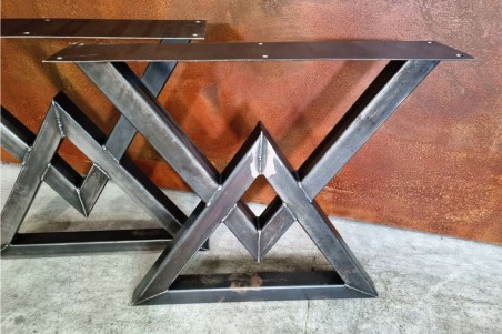 table de salle à manger, table d'intérieur style industriel, plateau bois massif chêne ou hêtre, ^pieds acier brut vernis