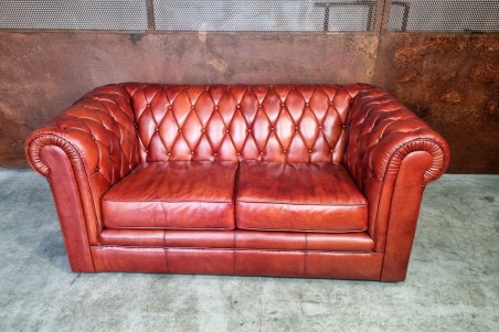 Canapé 3 places cuir rouge cognac sombre capitonné design "chesterfield" style industriel déco indus loft