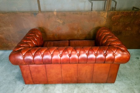 Canapé 3 places cuir rouge cognac sombre capitonné design "chesterfield" style industriel déco indus loft