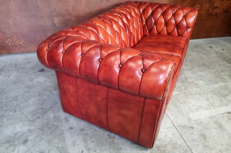 Canapé 3 places cuir rouge cognac sombre capitonné design "chesterfield" style industriel déco indus loft