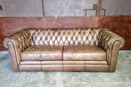 Canapé 3 places cuir vert olive capitonné design "chesterfield" style industriel déco indus loft