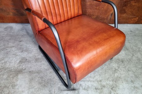 Fauteuil vintage en cuir cognac design voiture ancienne