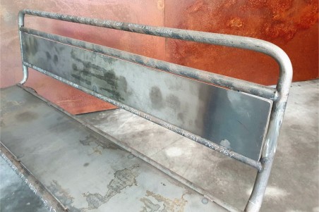 banc métal acier brut vernis ou thermolaqué, déco écolier, design industriel, style vintage