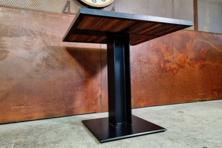 table pieds central poutrelle H plateau en lame de pin table carré terrasse bar restaurant style industriel robuste solide