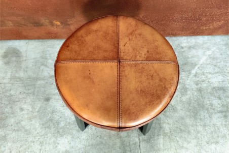 Tabouret en cuir camel sombre pour table à manger style industriel décoration vintage design steam punk