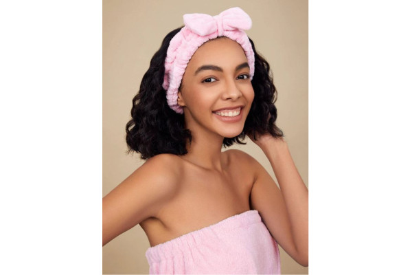 bandeau de maquillage pour retenir les cheveux avec élégance et confort 2