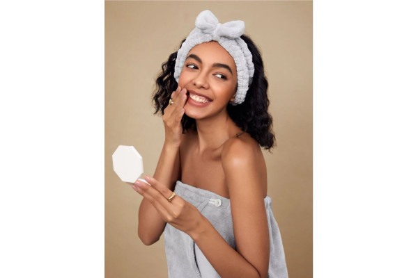 Bandeau de maquillage pour retenir les cheveux avec élégance et confort 2