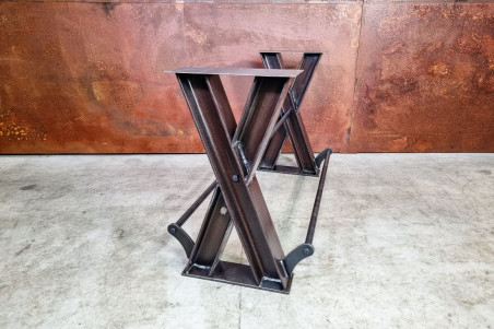 LOPIGNA - Pied de table central en métal avec repose pieds