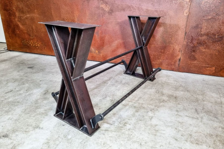 LOPIGNA - Pied de table central en métal avec repose pieds