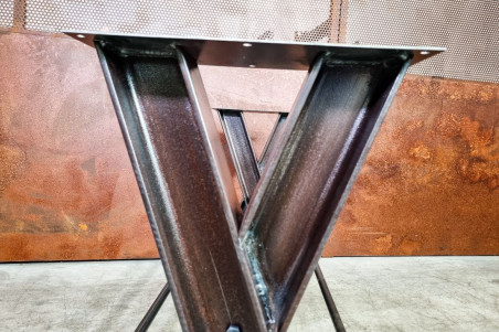 LOPIGNA - Pied de table central en métal avec repose pieds