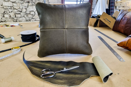 coussin en cuir pleine fleur qualité artisanal