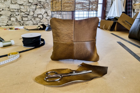 coussin en cuir pleine fleur qualité artisanal