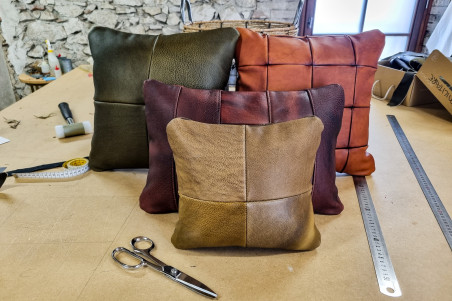 coussin en cuir brodé haut de gamme