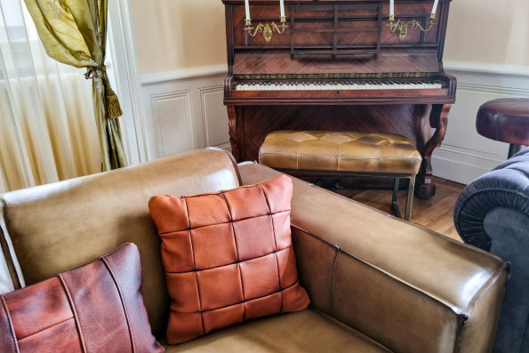 coussin en cuir patine tradition