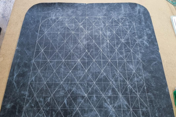chaise de qualité en cuir bleu coutures héritage fabriquée en France dans l'atelier artisanale Cervus situé en Isère 2