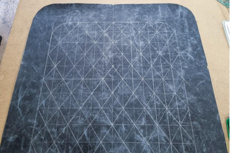 chaise de qualité en cuir bleu coutures héritage fabriquée en France dans l'atelier artisanale Cervus situé en Isère