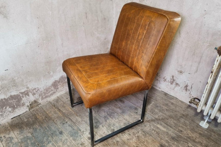 Chaise en cuir NOCARIO - coutures élégance