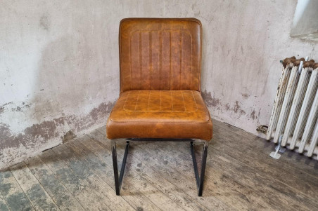 Chaise en cuir NOCARIO - coutures élégance