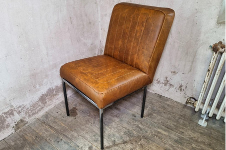 Chaise en cuir NOCARIO - coutures élégance