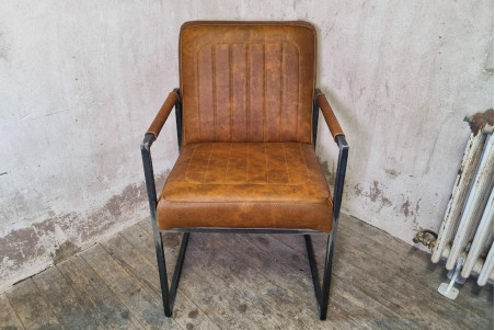 Chaise en cuir NOCARIO - coutures élégance