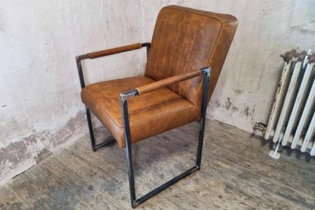 Chaise en cuir NOCARIO - coutures élégance