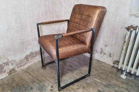 Chaise en cuir ELONE - coutures Architecture