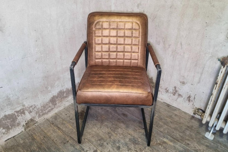 Chaise en cuir ELONE - coutures Architecture