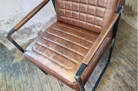 Chaise en cuir ELONE - coutures Architecture