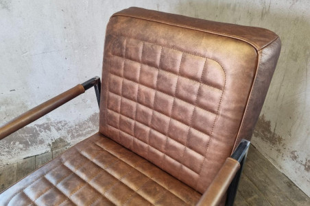 Chaise en cuir ELONE - coutures Architecture