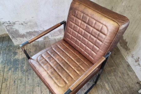 Chaise en cuir ELONE - coutures Architecture
