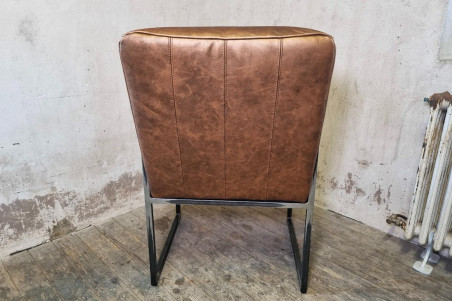 Chaise en cuir ELONE - coutures Architecture