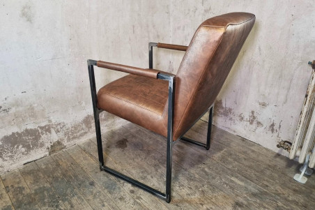 Chaise en cuir ELONE - coutures Architecture