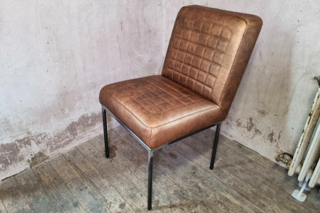 chaise en cuir de luxe cuivre couture architecture fabriquée en France dans un petit atelier artisanale situé en Isère