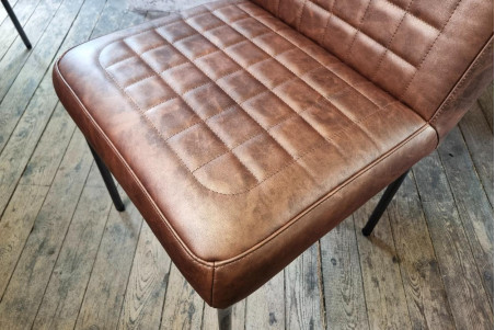 chaise en cuir de luxe cuivre couture architecture fabriquée en France dans un petit atelier artisanale situé en Isère