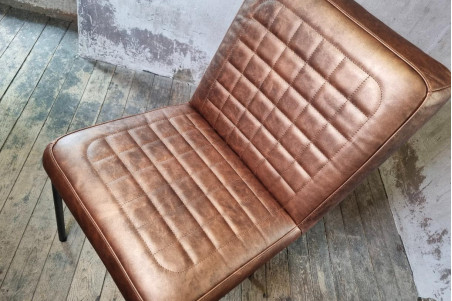 chaise en cuir de luxe cuivre couture architecture fabriquée en France dans un petit atelier artisanale situé en Isère