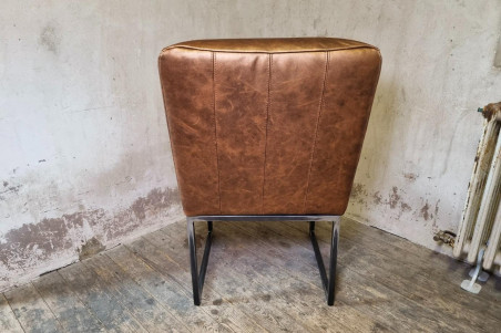 Chaise en cuir ELONE - coutures Architecture