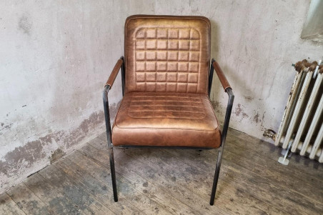 Chaise en cuir ELONE - coutures Architecture