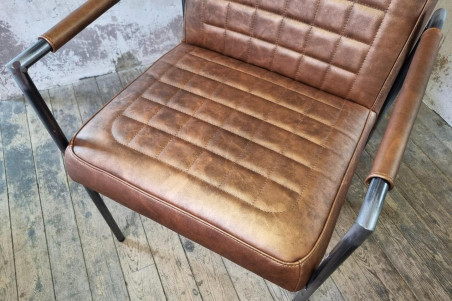 Chaise en cuir ELONE - coutures Architecture
