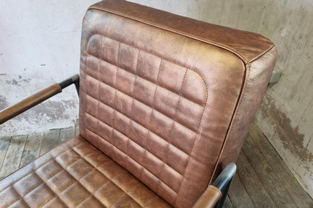 Chaise en cuir ELONE - coutures Architecture