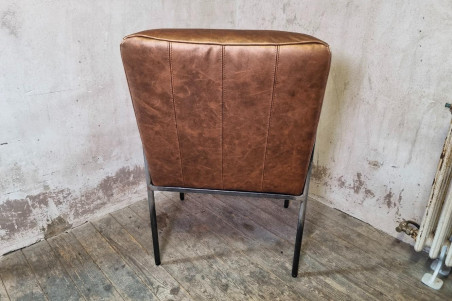 Chaise en cuir ELONE - coutures Architecture
