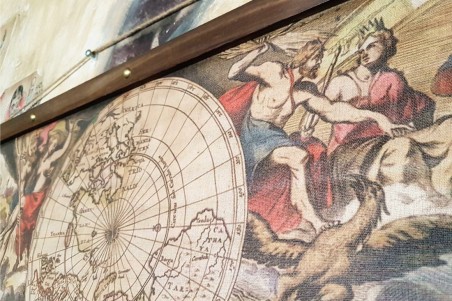 Carte du monde en tissu à accrocher au mur