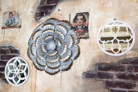 Rose d'or antique à accrocher au mur